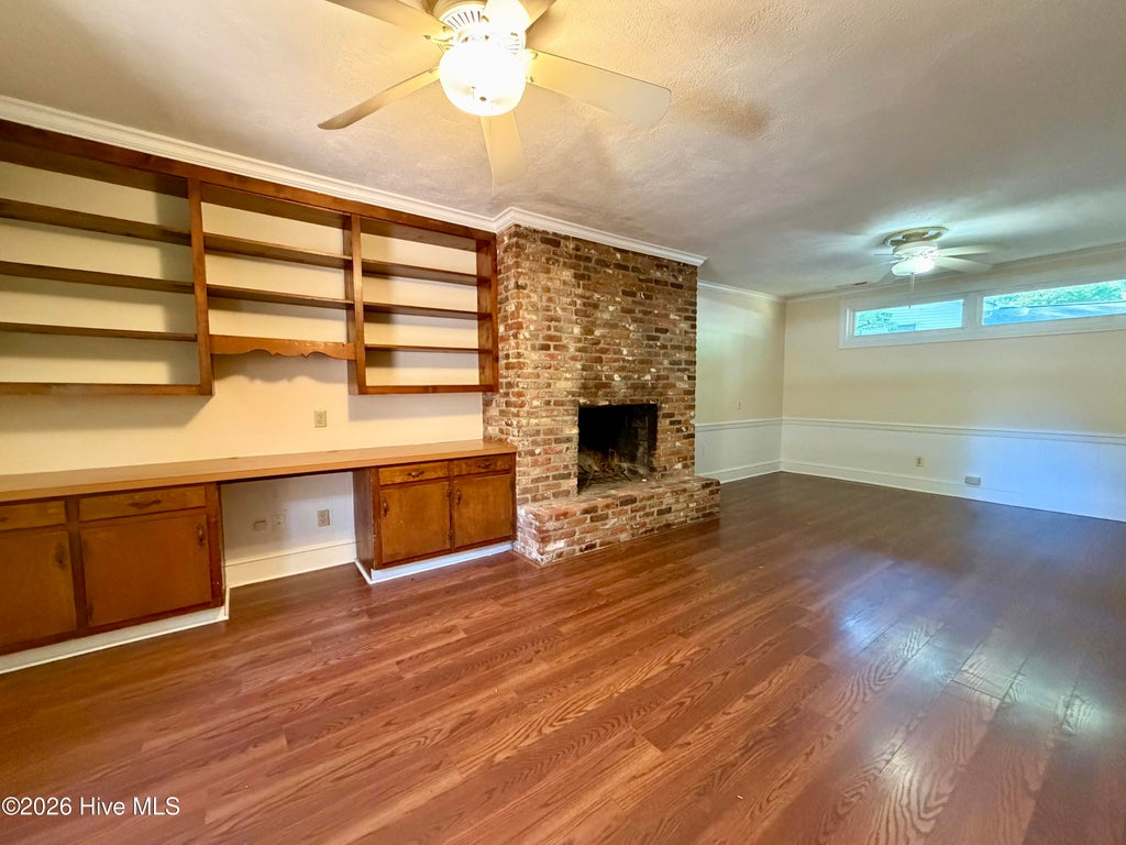 Photo of 915 SE Greenville Boulevard, Greenville, NC 27858 (MLS # 100601870)