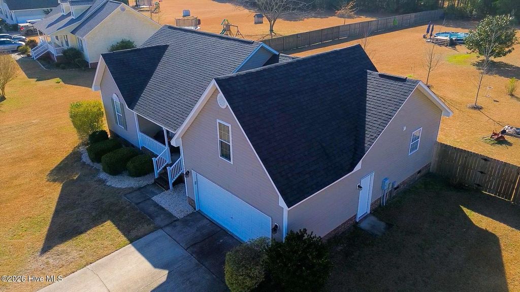 Photo of 327 Oakmont Drive, Hampstead, NC 28443 (MLS # 100548342)