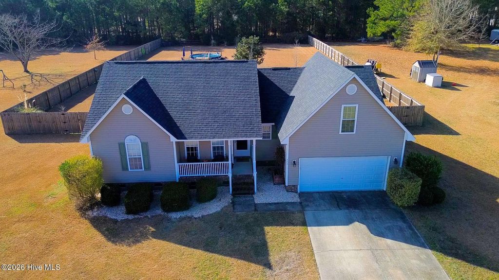 Photo of 327 Oakmont Drive, Hampstead, NC 28443 (MLS # 100548342)