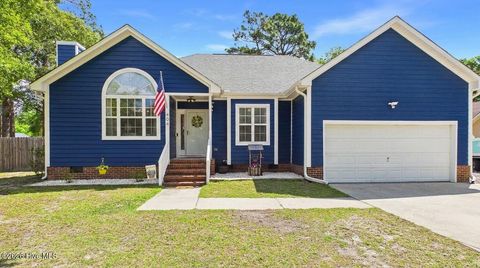 Photo of 404 Kingsworth Lane SE, Belville, NC 28451 (MLS # 100573473)