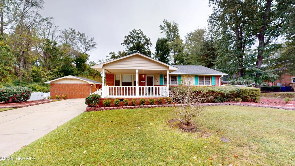 Photo of 902 Sioux Drive, Jacksonville, NC 28540 (MLS # 100536535)