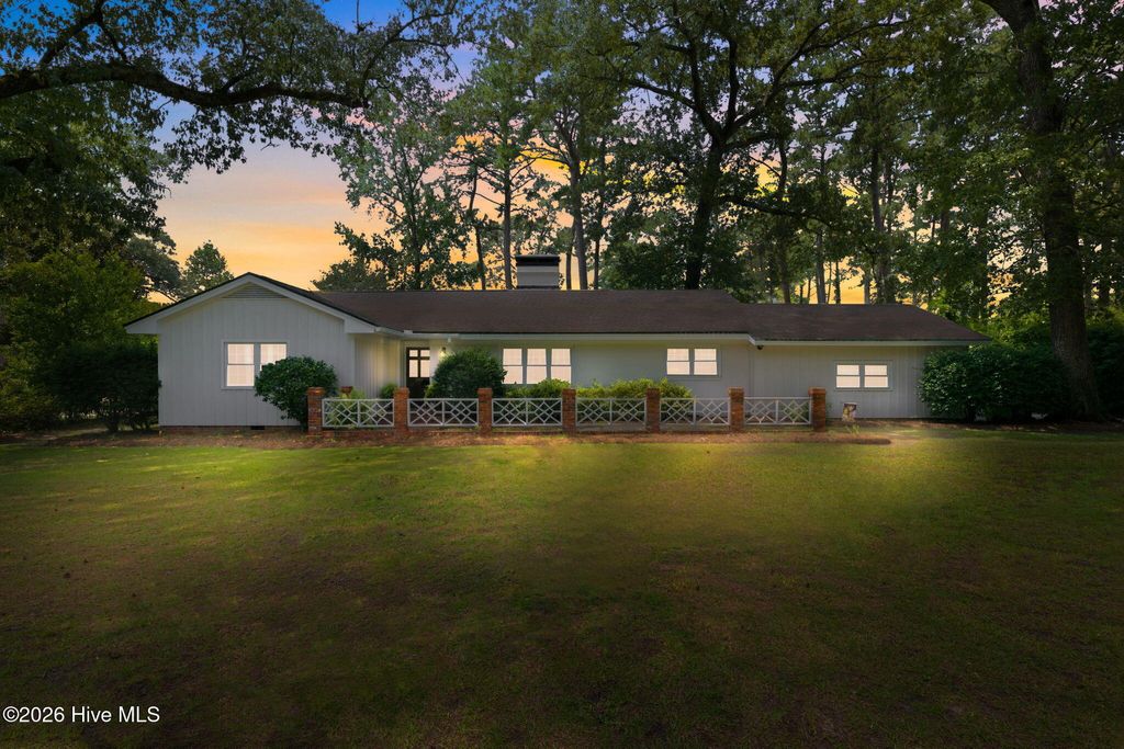 Photo of 207 Country Club Drive, Trent Woods, NC 28562 (MLS # 100583979)