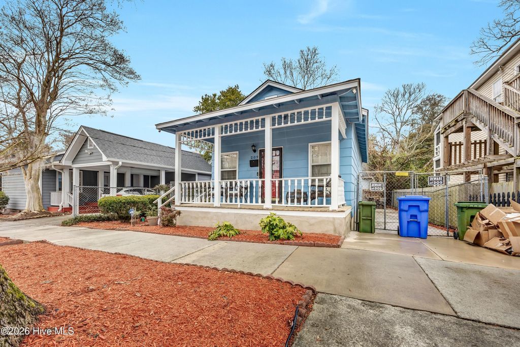 Photo of 209 Queen Street, Wilmington, NC 28401 (MLS # 100554275)