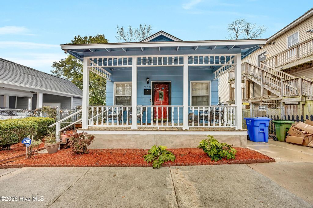 Photo of 209 Queen Street, Wilmington, NC 28401 (MLS # 100554275)