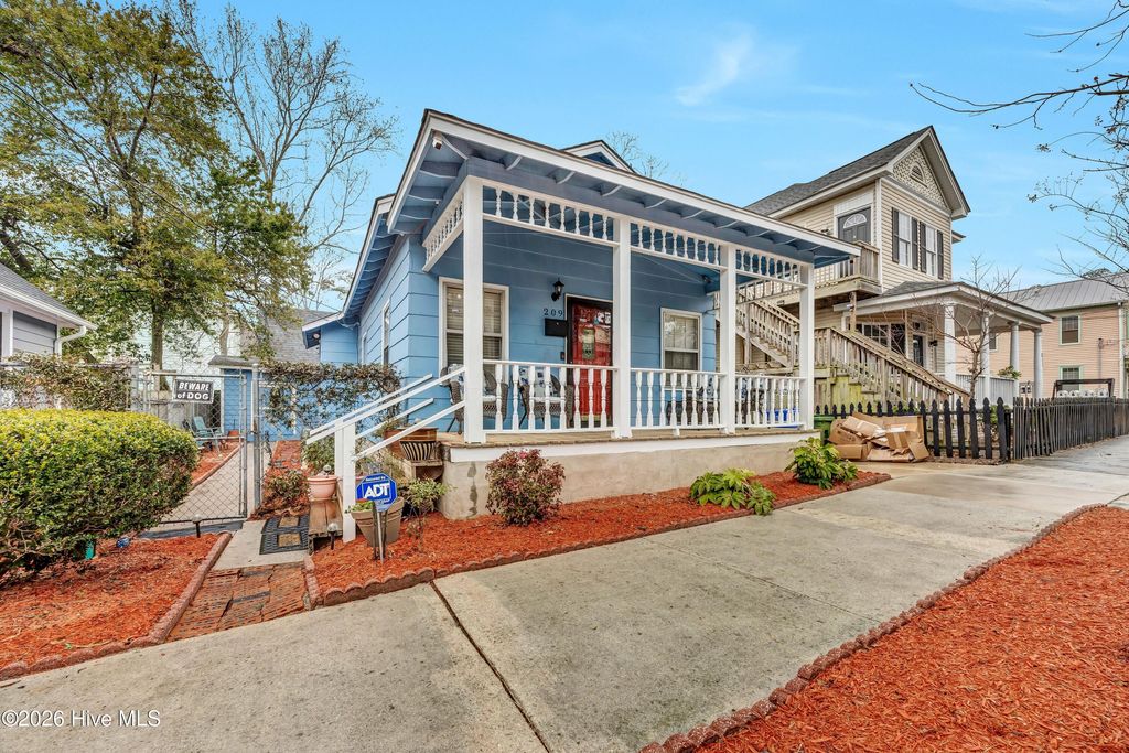 Photo of 209 Queen Street, Wilmington, NC 28401 (MLS # 100554275)