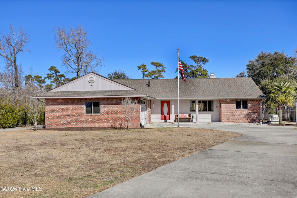 Photo of 326 S Belvedere Drive, Hampstead, NC 28443 (MLS # 100548794)