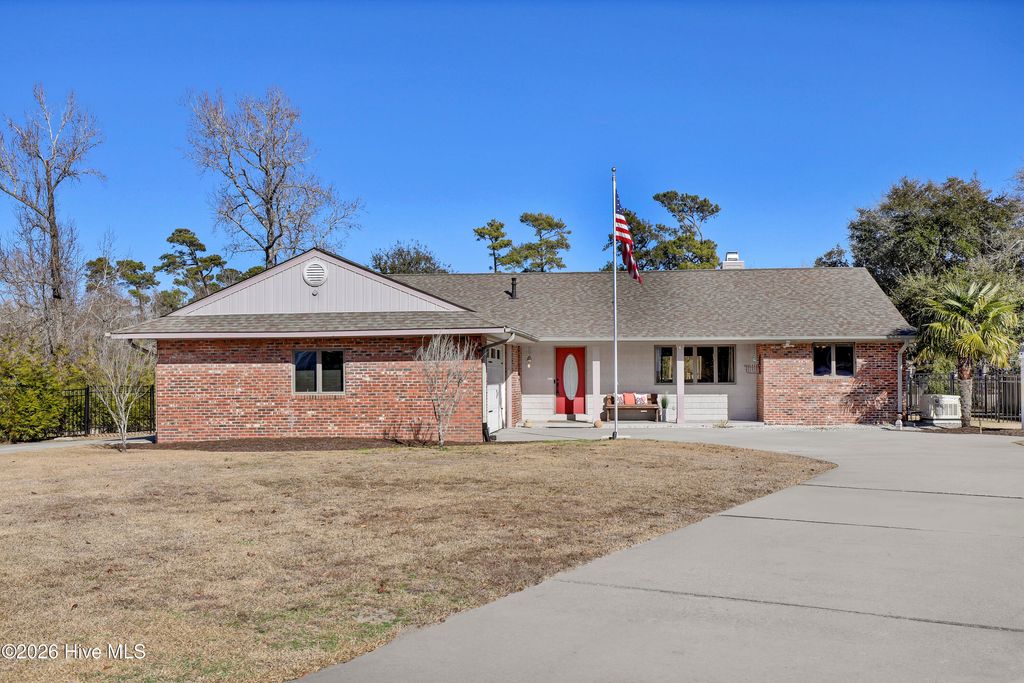 Photo of 326 S Belvedere Drive, Hampstead, NC 28443 (MLS # 100548794)