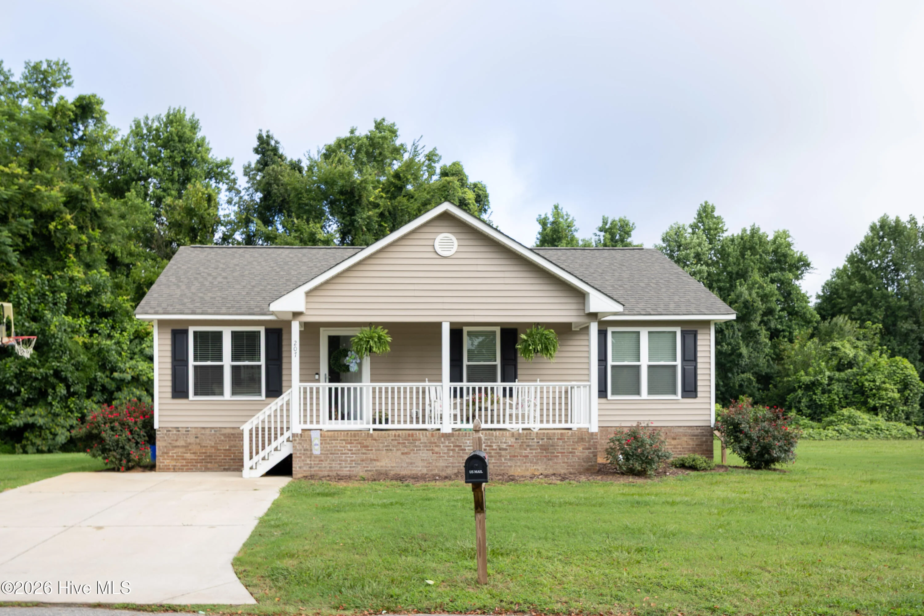 207 Dixie Circle
