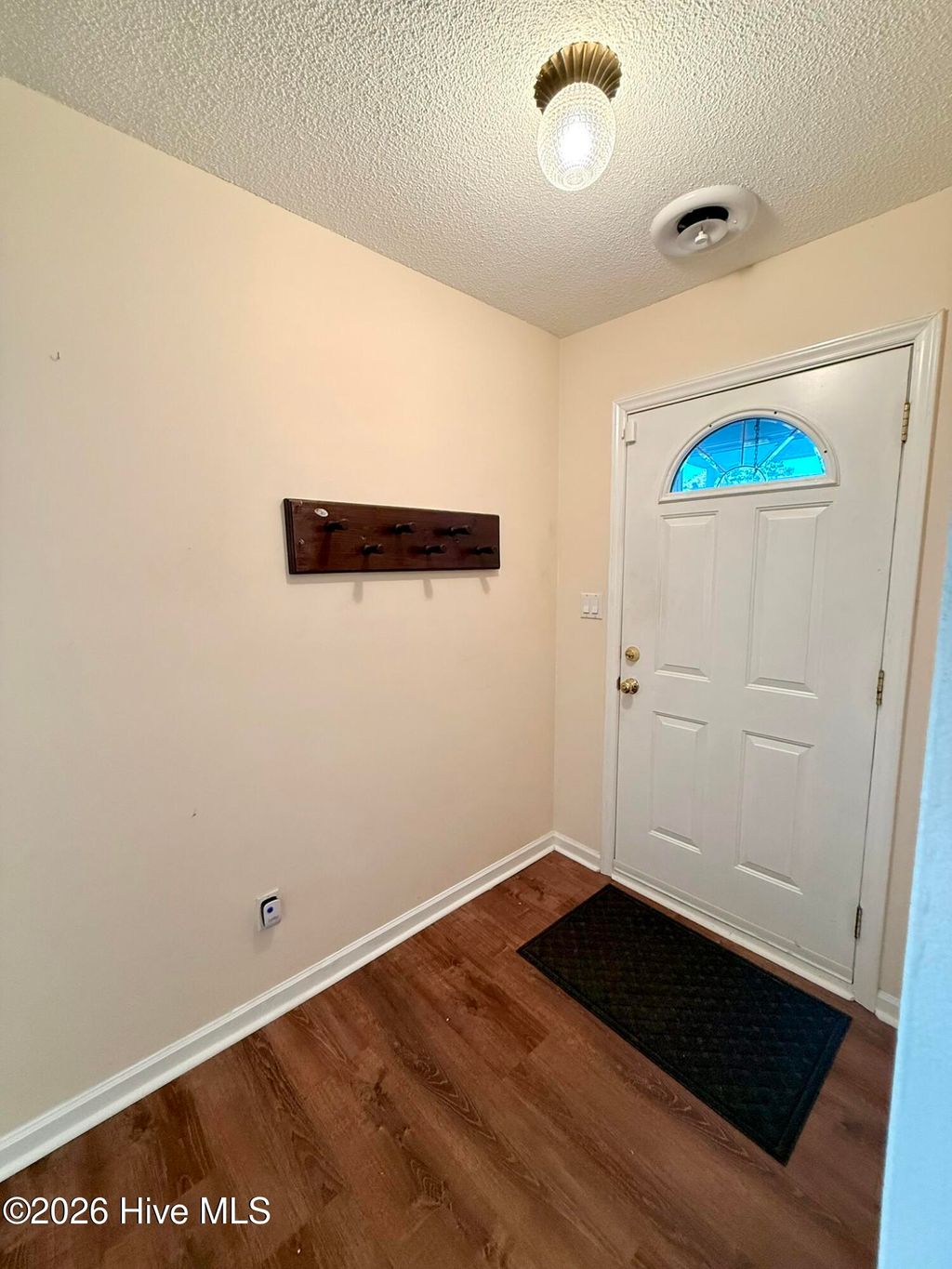 Photo of 512 S Pine Cone Lane, Jacksonville, NC 28546 (MLS # 100571412)