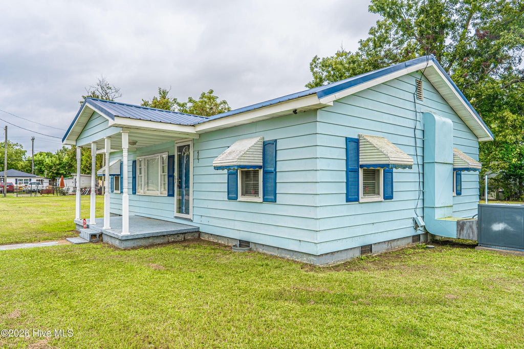 Photo of 407 Ward Street, Laurinburg, NC 28352 (MLS # 100608844)