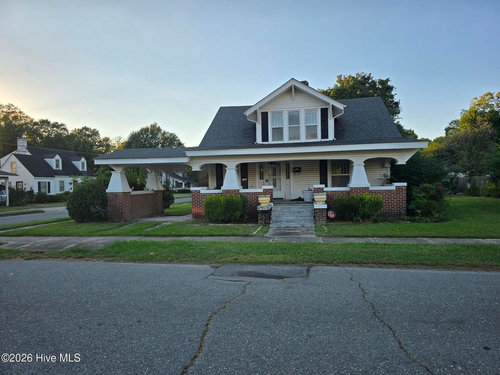 Photo of 201 N Southerland Street, Mount Olive, NC 28365 (MLS # 100609721)