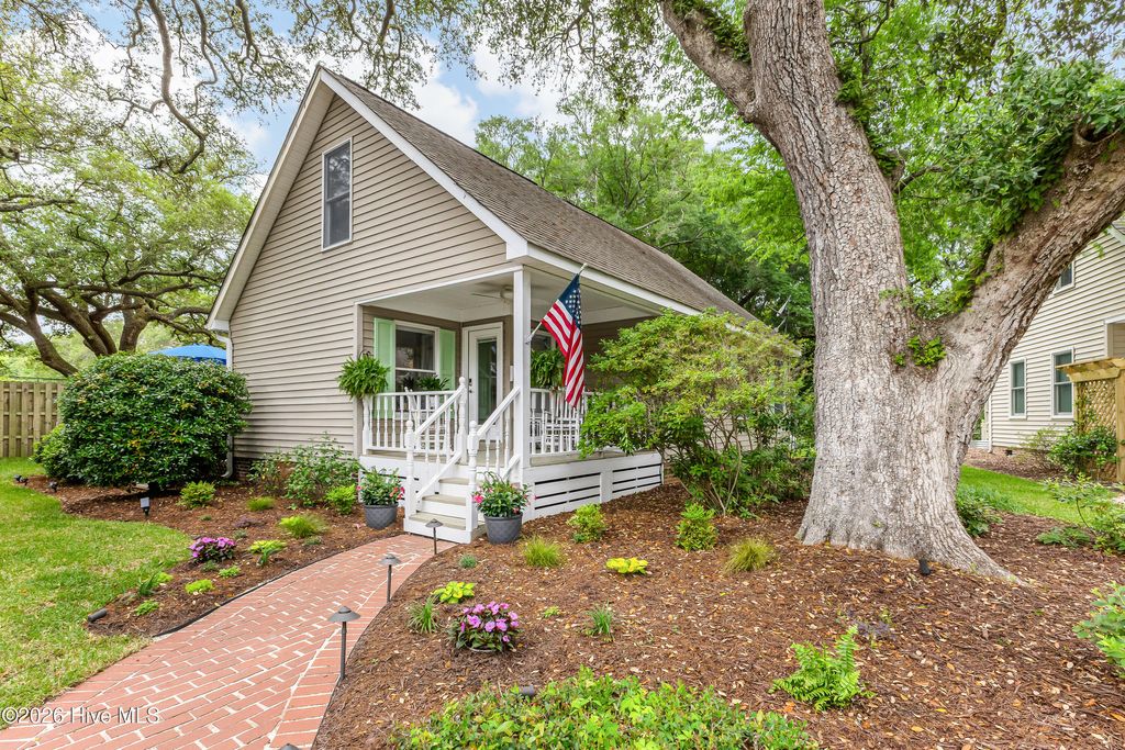 Photo of 313 E Brown Street #Apt G, Southport, NC 28461 (MLS # 100573638)