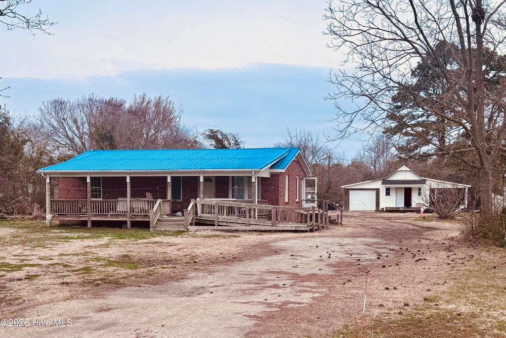 Photo of 1402 Nine Foot Road, Newport, NC 28570 (MLS # 100556894)