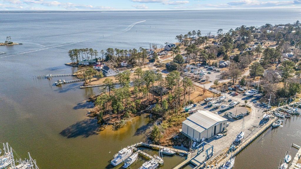 Photo of 1228 Neuse Drive, Oriental, NC 28571 (MLS # 100497451)