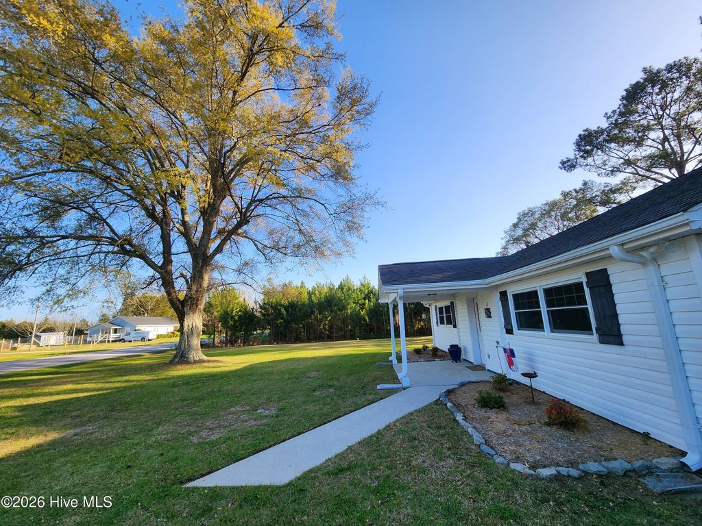 Photo of 2523 Belgrade Swansboro Road, Maysville, NC 28555 (MLS # 100563847)