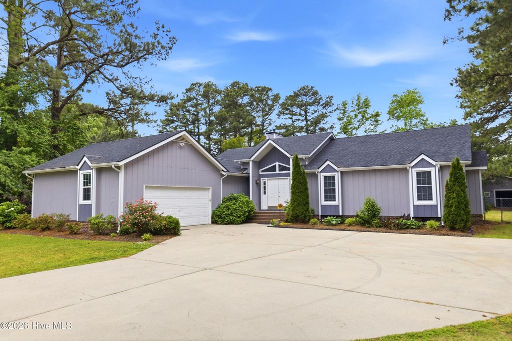 Photo of 104 Inlet Drive, Elizabeth City, NC 27909 (MLS # 100572378)