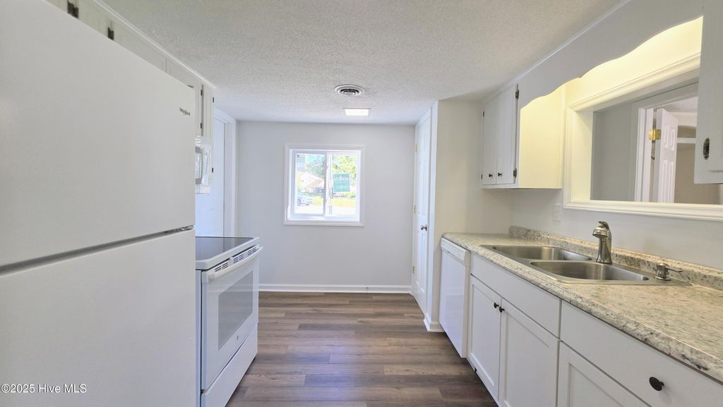 Photo of 32 Harbour Walk, New Bern, NC 28562 (MLS # 100537285)