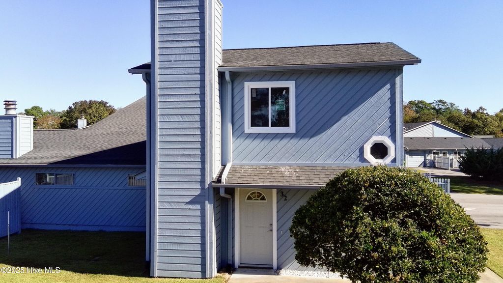 Photo of 32 Harbour Walk, New Bern, NC 28562 (MLS # 100537285)