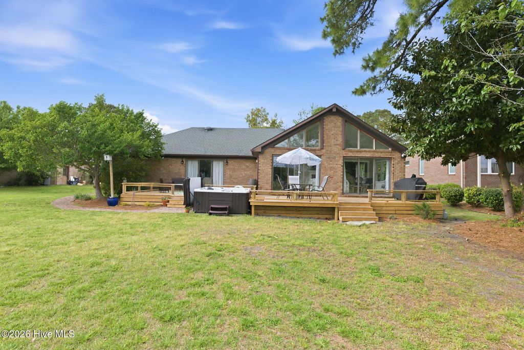 Photo of 824 Pelican Drive, New Bern, NC 28560 (MLS # 100565020)