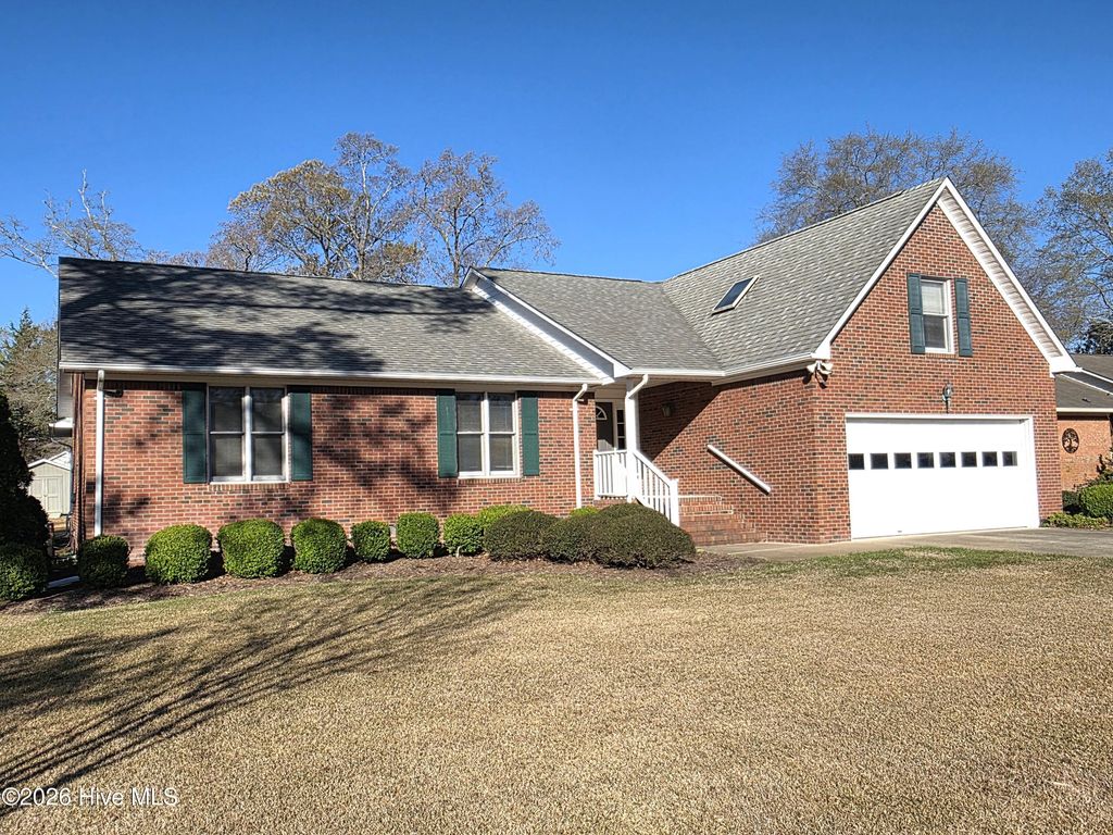 Photo of 213 Pinewood Drive, New Bern, NC 28562 (MLS # 100561224)