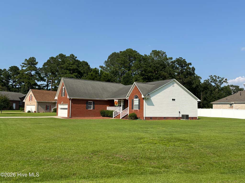 Photo of 208 Pinewood Drive, New Bern, NC 28562 (MLS # 100595990)