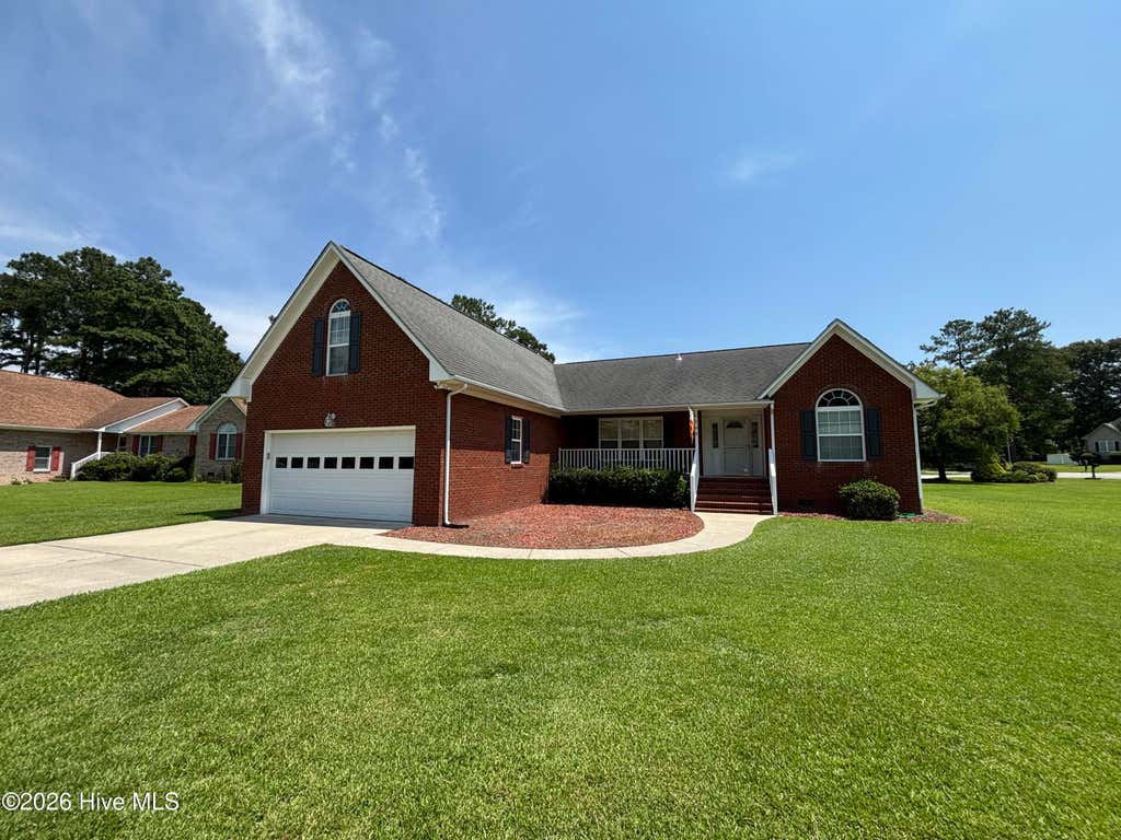 Photo of 208 Pinewood Drive, New Bern, NC 28562 (MLS # 100595990)