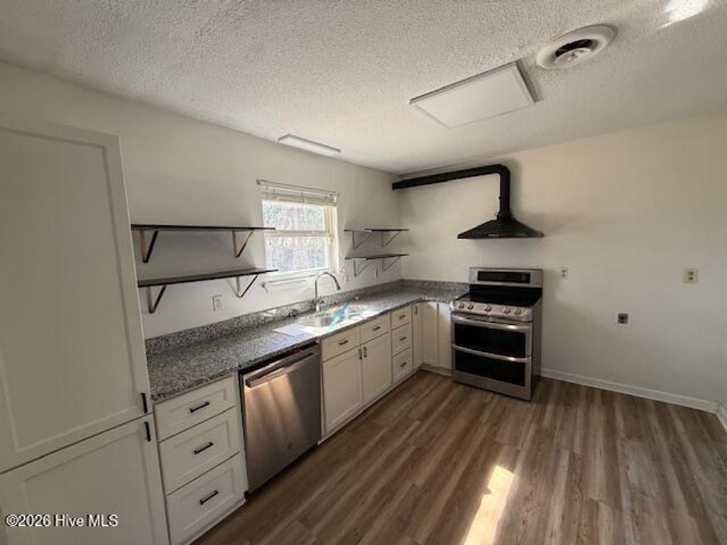 Photo of 406 Sterling Road, Jacksonville, NC 28546 (MLS # 100553757)