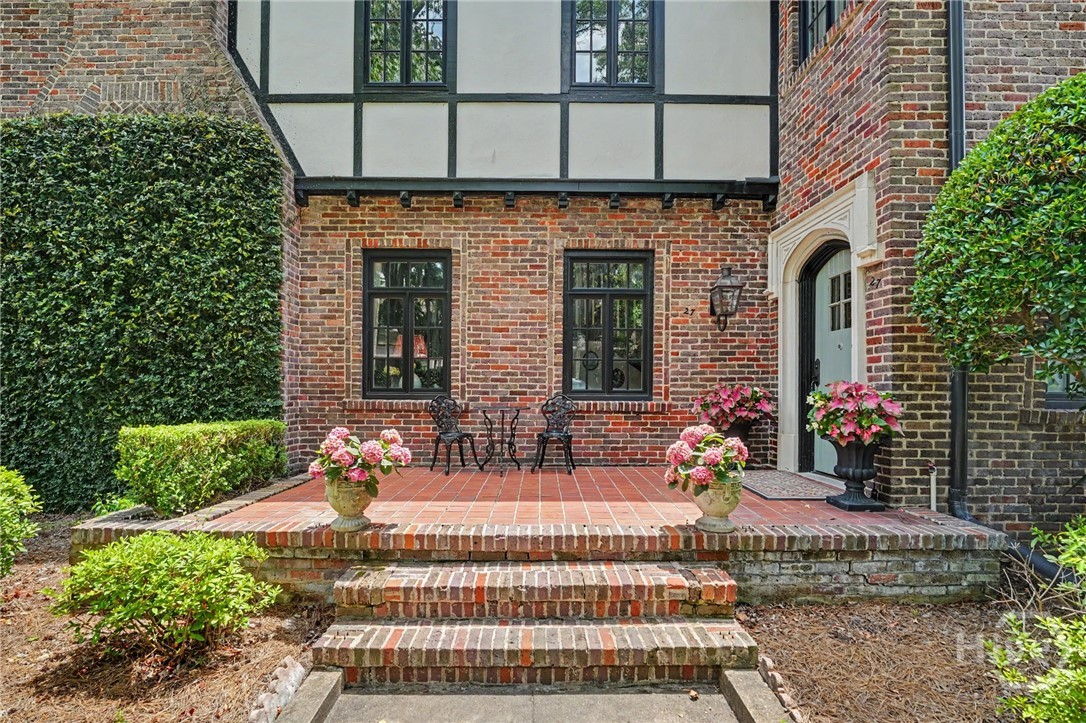 27 E 49th Street