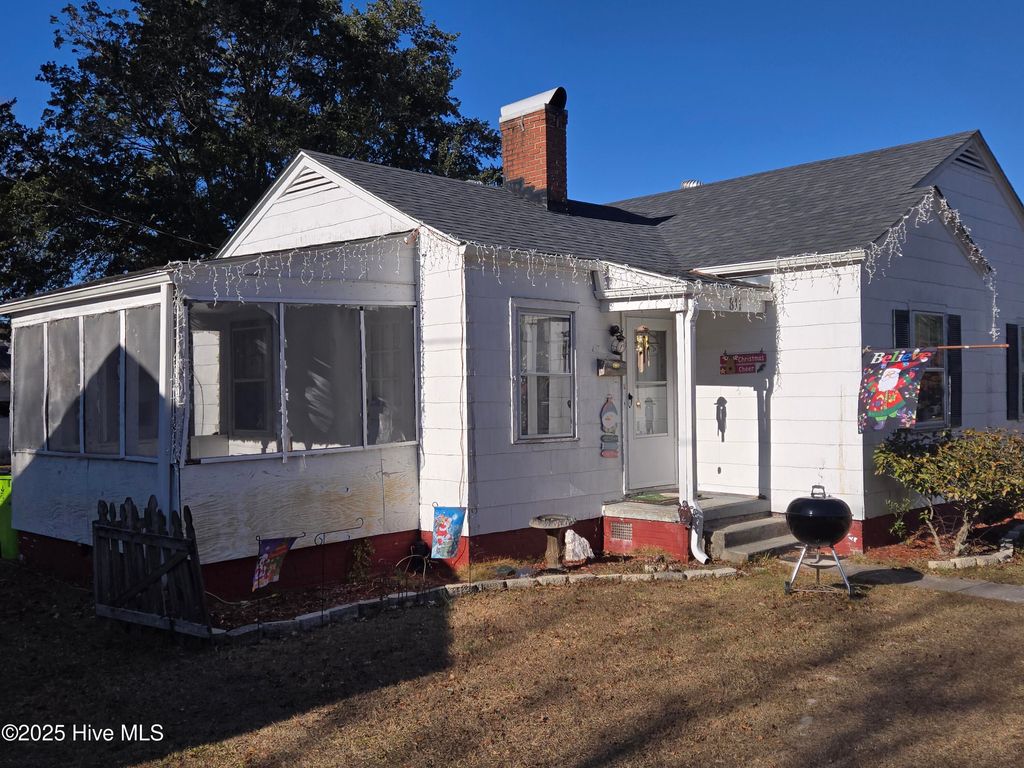 Photo of 811 Clark Avenue, New Bern, NC 28560 (MLS # 100487748)