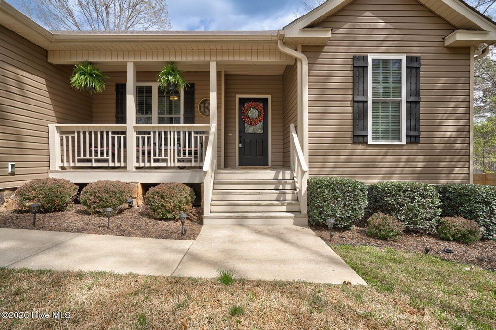 Photo of 133 Shawnee Drive, Louisburg, NC 27549 (MLS # 100564415)