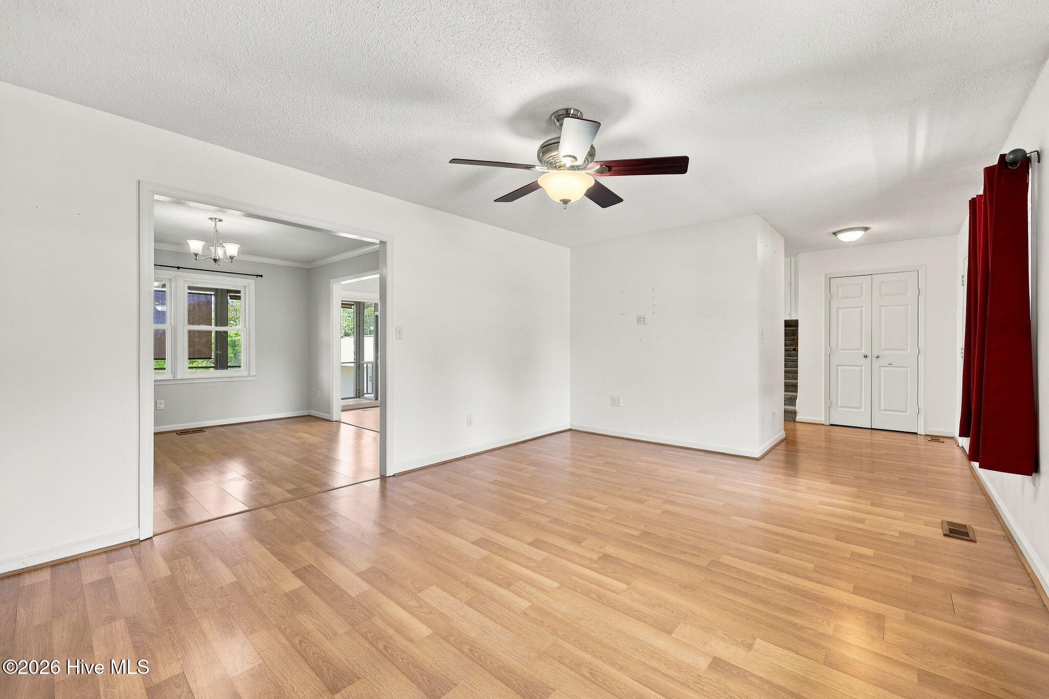 907 Oak Drive