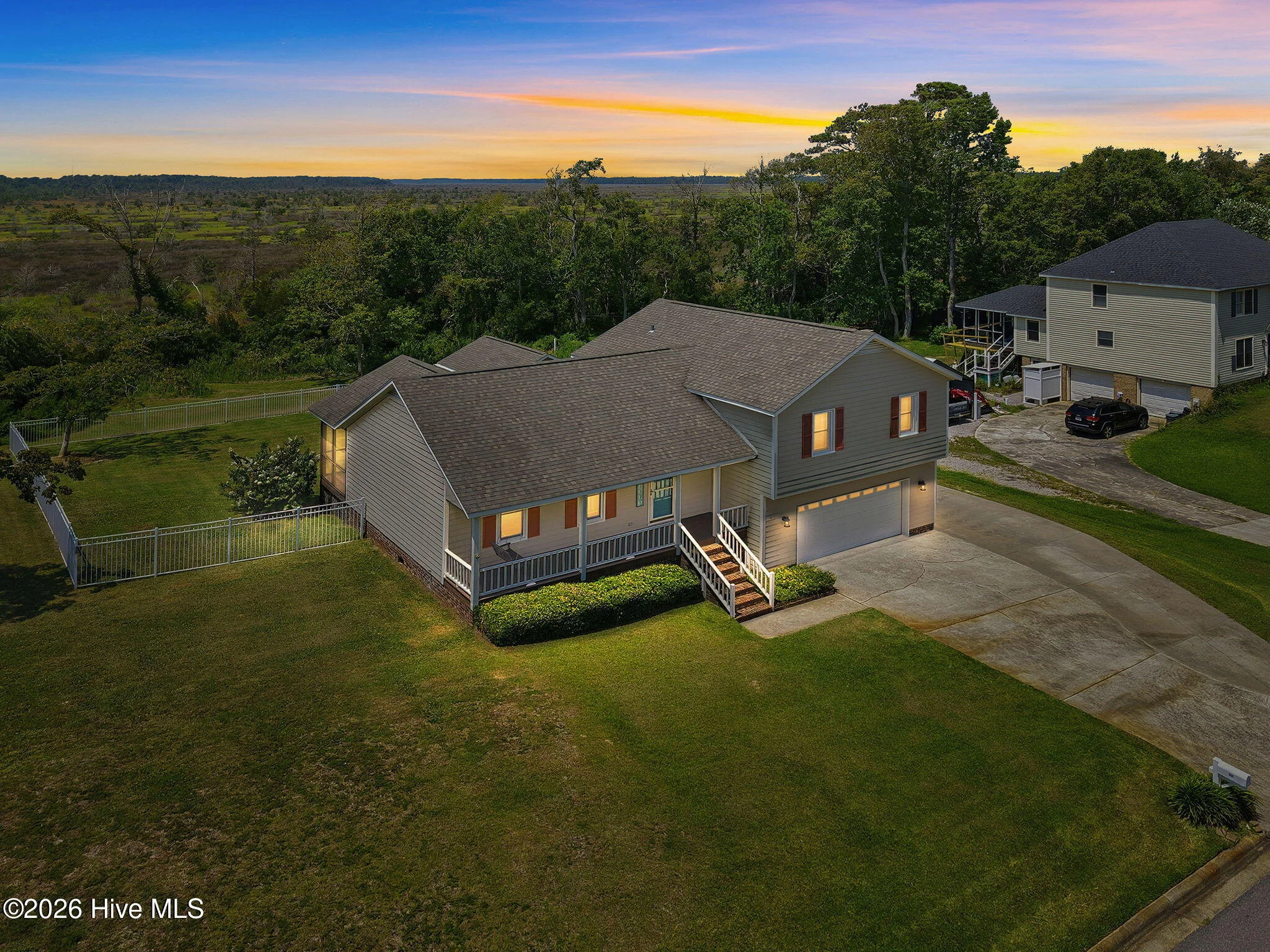907 Oak Drive