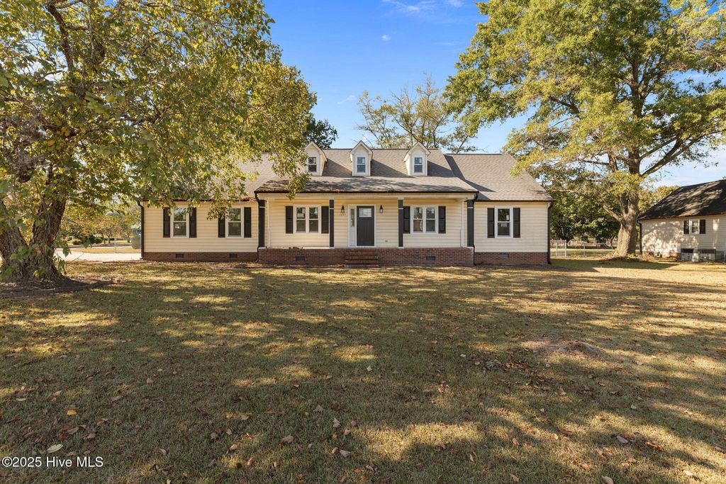 Photo of 1847 N Nc 111 Highway N, Goldsboro, NC 27530 (MLS # 100536802)