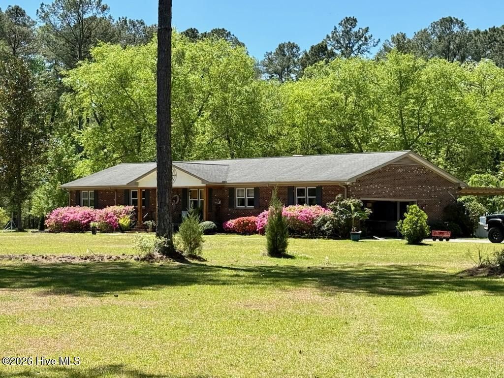 Photo of 215 Croatan Lane, New Bern, NC 28562 (MLS # 100566881)