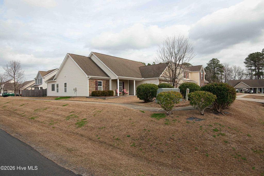 Photo of 301 Elk Court, Jacksonville, NC 28546 (MLS # 100557522)