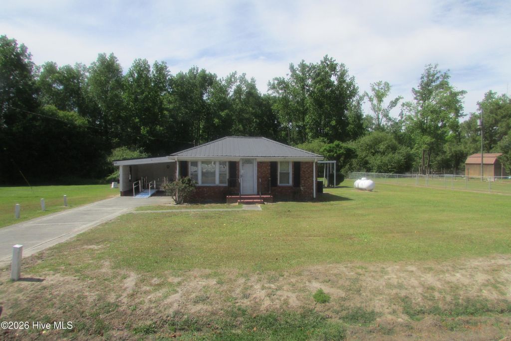 Photo of 186 Rainbow Road, Warsaw, NC 28398 (MLS # 100572476)