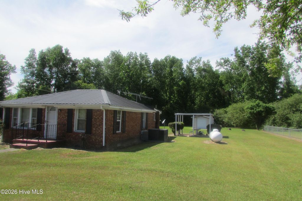 Photo of 186 Rainbow Road, Warsaw, NC 28398 (MLS # 100572476)