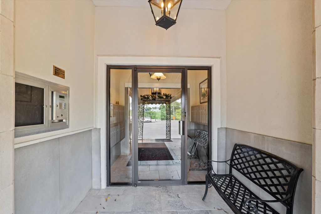 Photo of 2068 Walton Way #204, Augusta, GA 30904 (MLS # 554927)