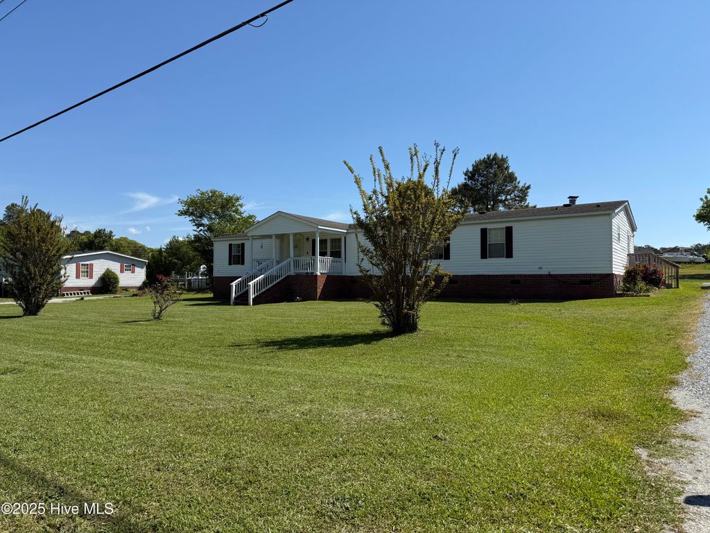 Photo of 274 Norris Road, Swansboro, NC 28584 (MLS # 100502105)