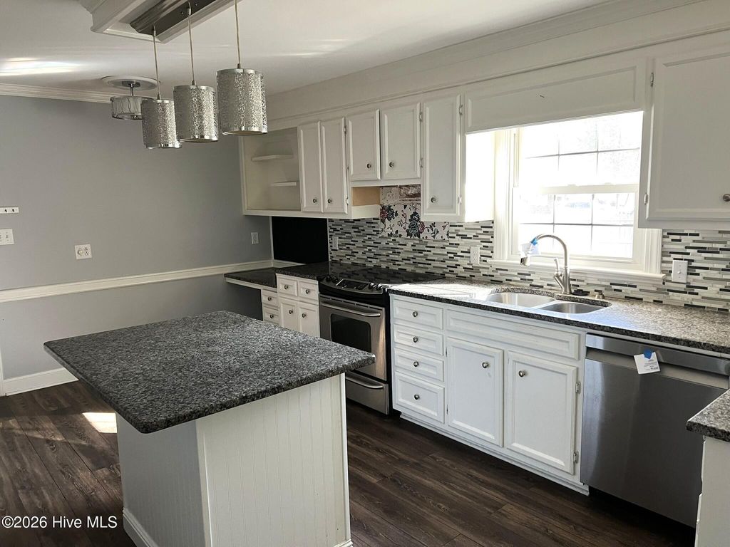 Photo of 214 E Raintree Lane, Goldsboro, NC 27534 (MLS # 100555709)