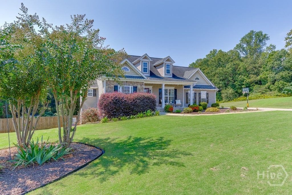 Photo of 131 Wood Cove, Jefferson, GA 30549 (MLS # CL355370)