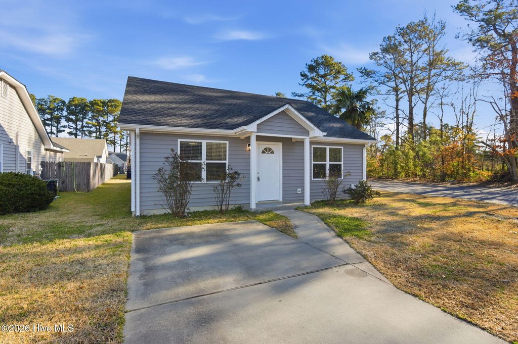 Photo of 210 Oakwood Lane, Elizabeth City, NC 27909 (MLS # 100550498)