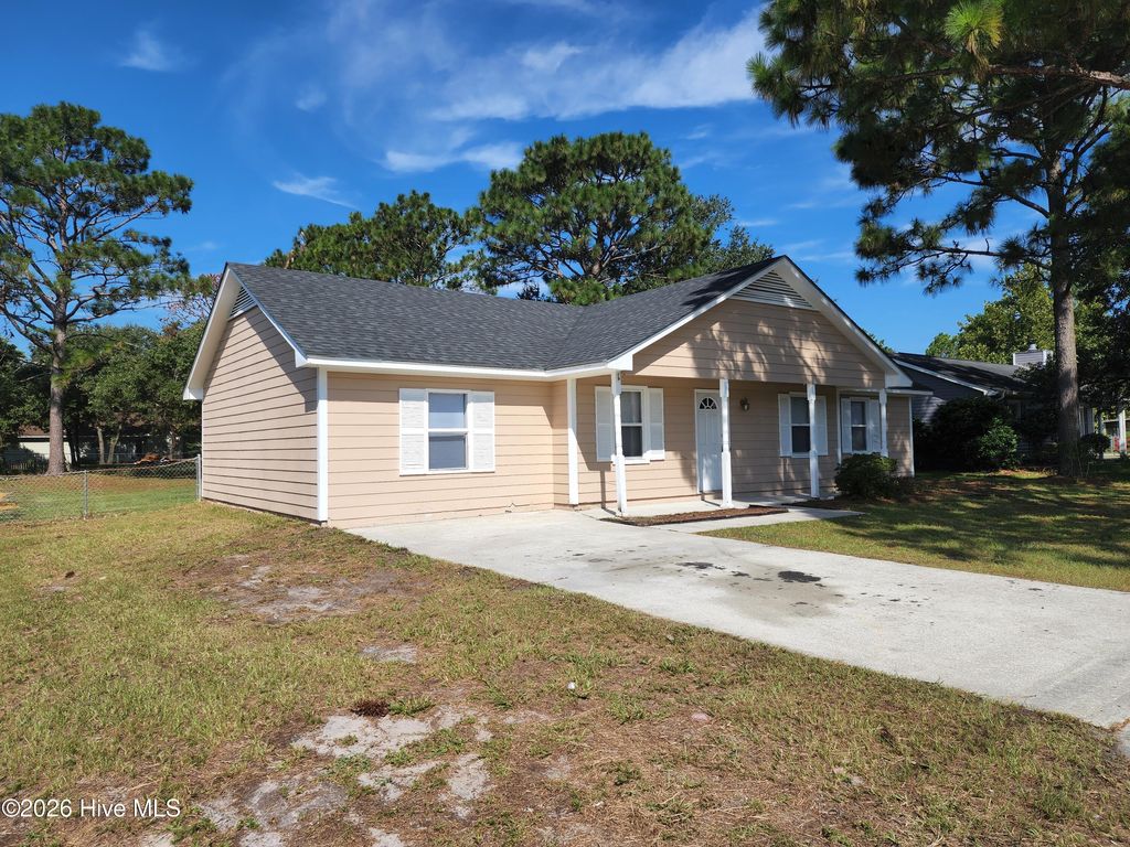 Photo of 602 Sand Ridge Road, Hubert, NC 28539 (MLS # 100584910)