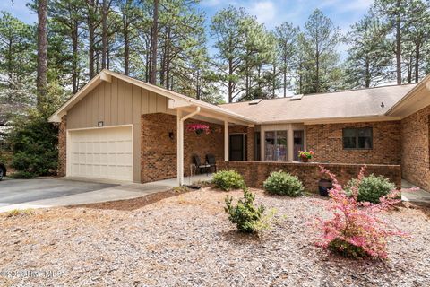 Townhouse For Sale - 815 Myrtlewood Court<br/> Southern Pines, NC 28387