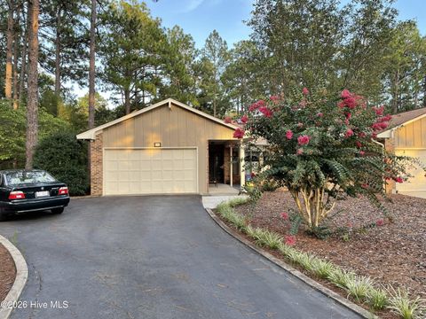 Townhouse For Sale - 815 Myrtlewood Court<br/> Southern Pines, NC 28387