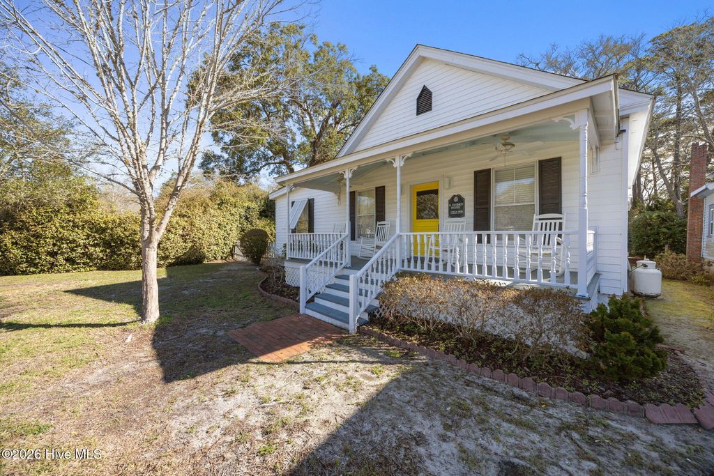 Photo of 614 N Atlantic Avenue, Southport, NC 28461 (MLS # 100560514)