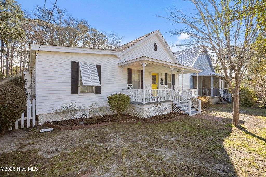 Photo of 614 N Atlantic Avenue, Southport, NC 28461 (MLS # 100560514)