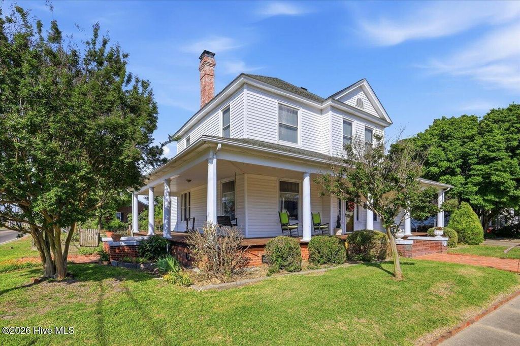 Photo of 218 W College Street, Mount Olive, NC 28365 (MLS # 100570727)