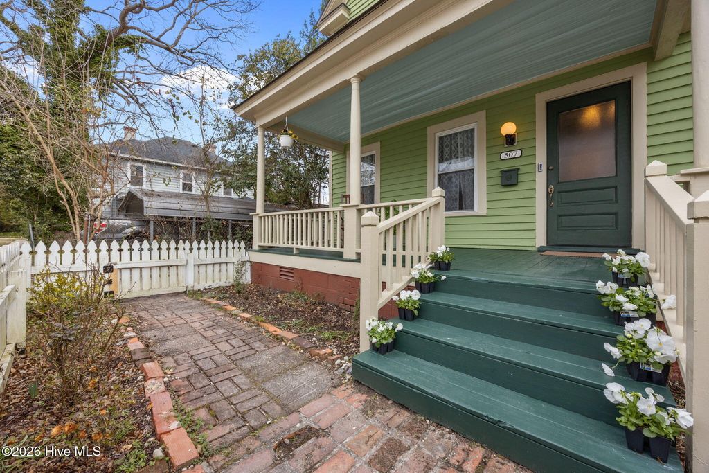 Photo of 507 Blades Avenue, New Bern, NC 28560 (MLS # 100555062)