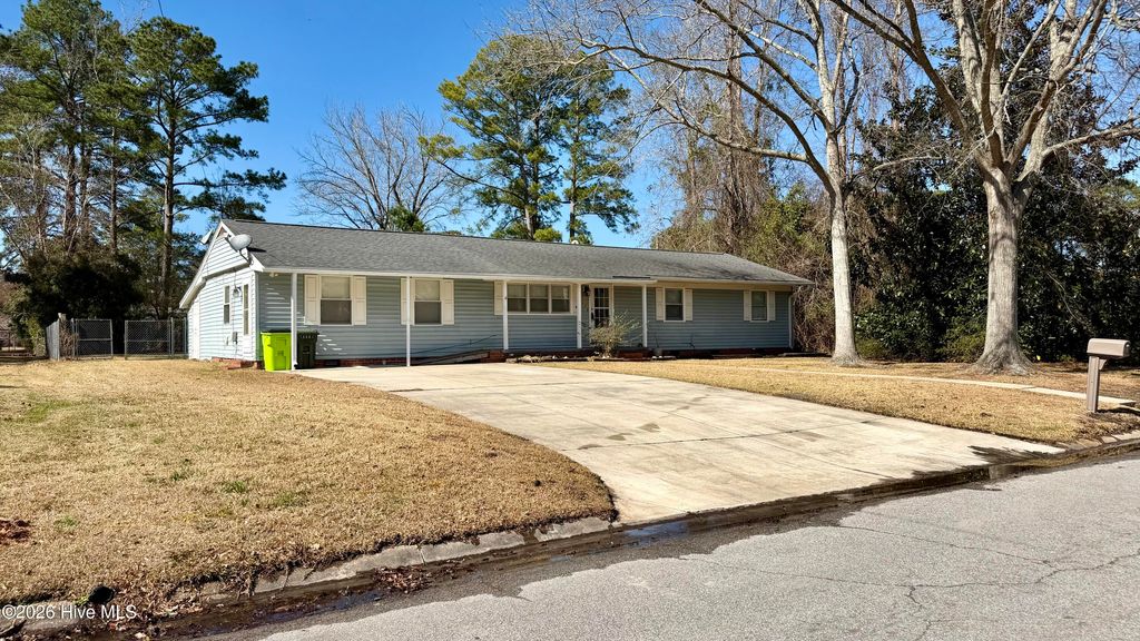 Photo of 1113 Cherry Tree Drive, New Bern, NC 28562 (MLS # 100558557)